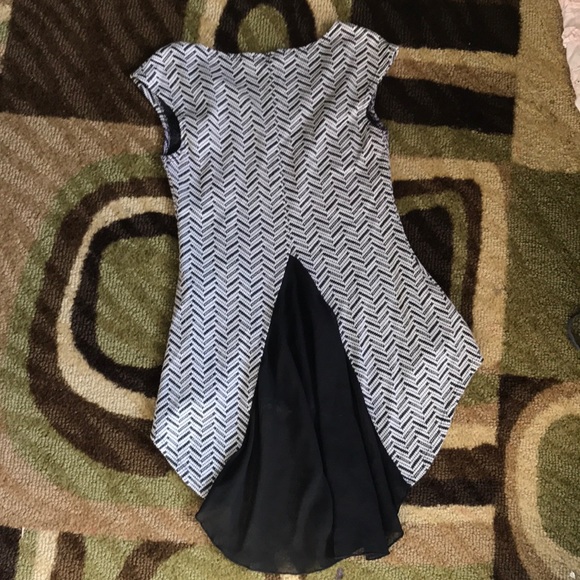 Blouse type top - Picture 2 of 3